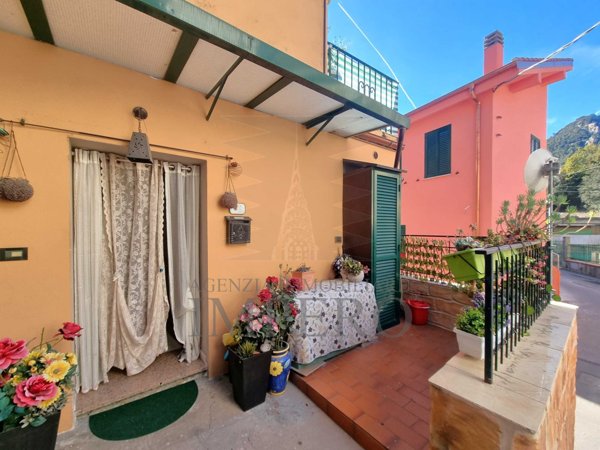 casa indipendente in vendita a Ventimiglia in zona Calvo