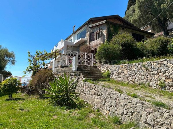 casa indipendente in vendita a Ventimiglia in zona Grimaldi