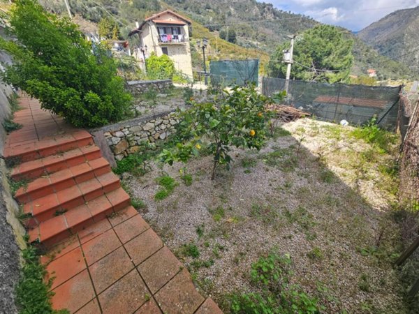 casa indipendente in vendita a Ventimiglia