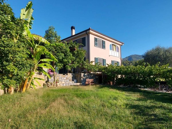 casa indipendente in vendita a Ventimiglia in zona Varase