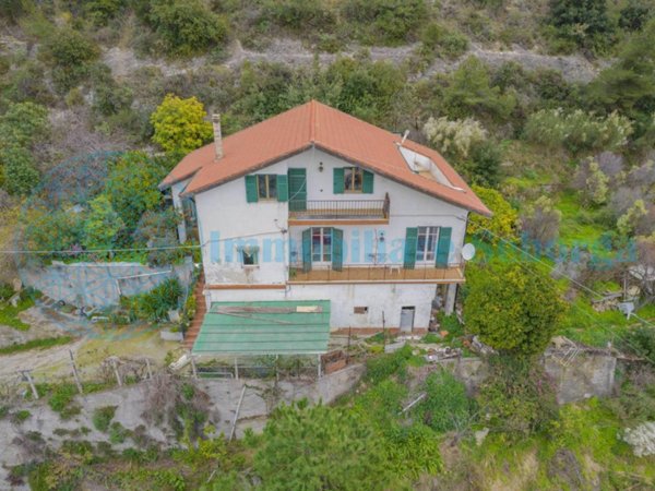 casa indipendente in vendita a Ventimiglia