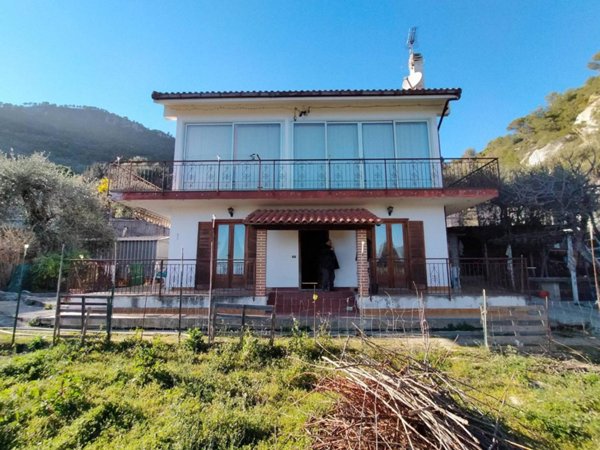 casa indipendente in vendita a Ventimiglia in zona Sealza