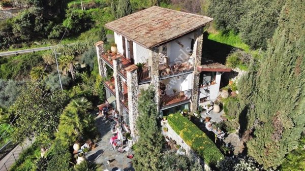 casa indipendente in vendita a Ventimiglia