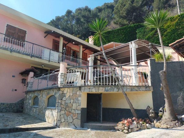 casa indipendente in vendita a Ventimiglia