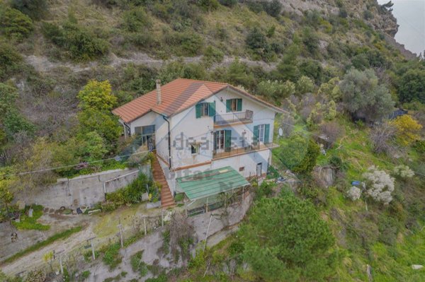 casa indipendente in vendita a Ventimiglia