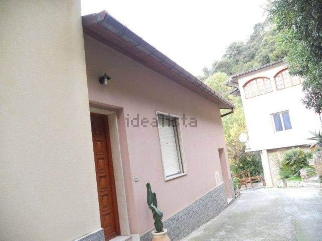 casa indipendente in vendita a Ventimiglia in zona Seglia / San Bernardo
