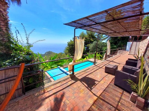 casa indipendente in vendita a Ventimiglia in zona Mortola Superiore