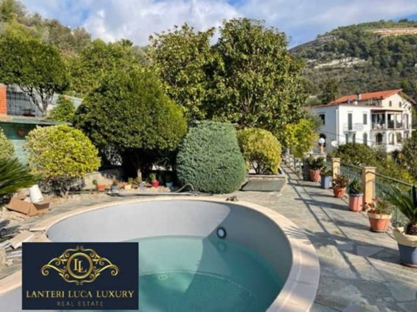 casa indipendente in vendita a Ventimiglia in zona Grimaldi