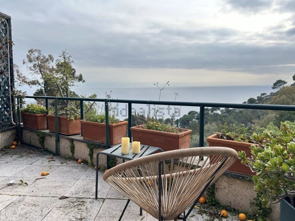 appartamento in vendita a Ventimiglia in zona Mortola Inferiore