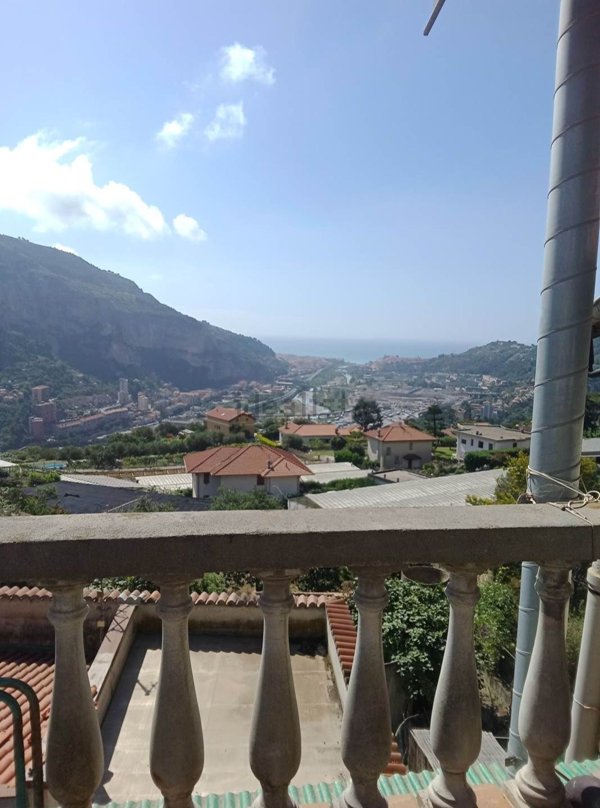 appartamento in vendita a Ventimiglia in zona Seglia / San Bernardo