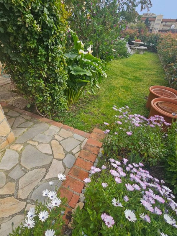casa indipendente in vendita a Ventimiglia
