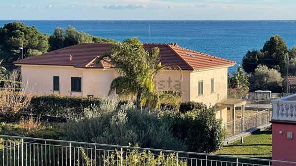 appartamento in vendita a Ventimiglia in zona Latte