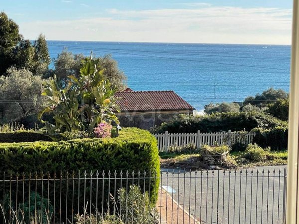 appartamento in vendita a Ventimiglia in zona Latte