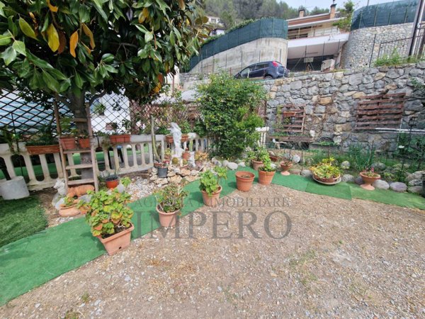 casa indipendente in vendita a Ventimiglia in zona Porra