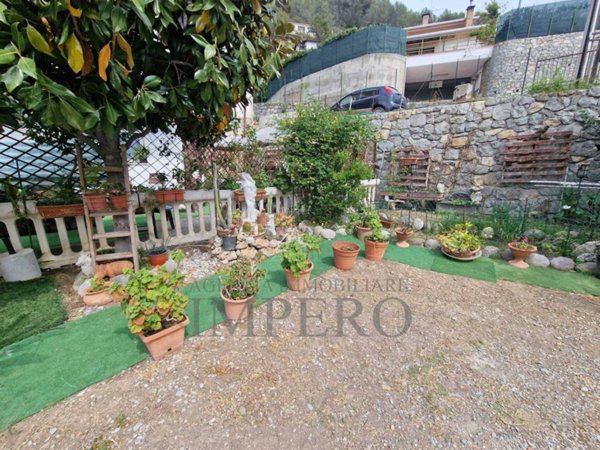 casa indipendente in vendita a Ventimiglia in zona Porra