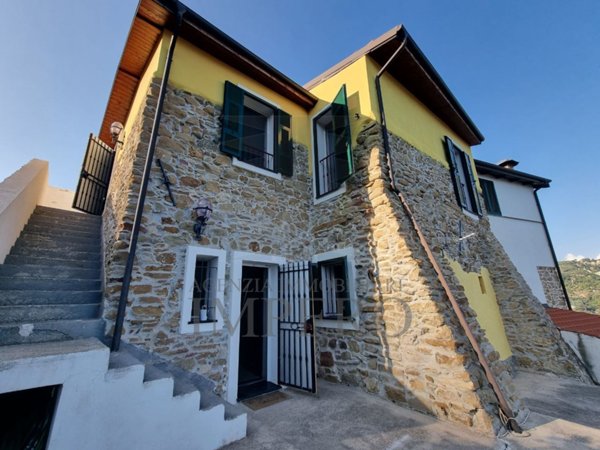 casa indipendente in vendita a Ventimiglia in zona Latte
