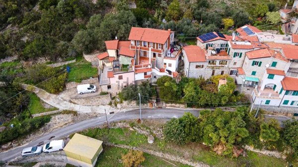 casa indipendente in vendita a Ventimiglia in zona Sealza