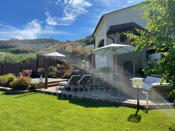 casa indipendente in vendita a Ventimiglia in zona Seglia / San Bernardo