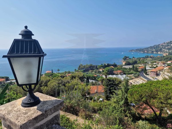 casa indipendente in vendita a Ventimiglia in zona Latte