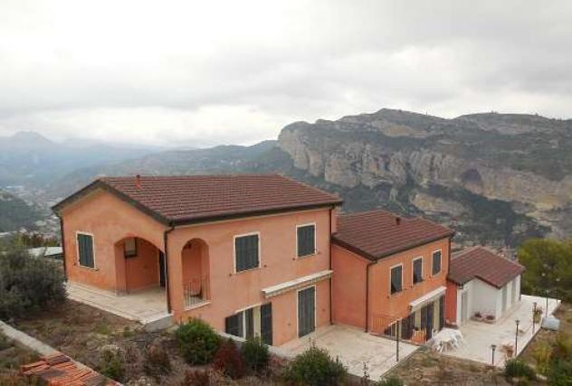 casa indipendente in vendita a Ventimiglia