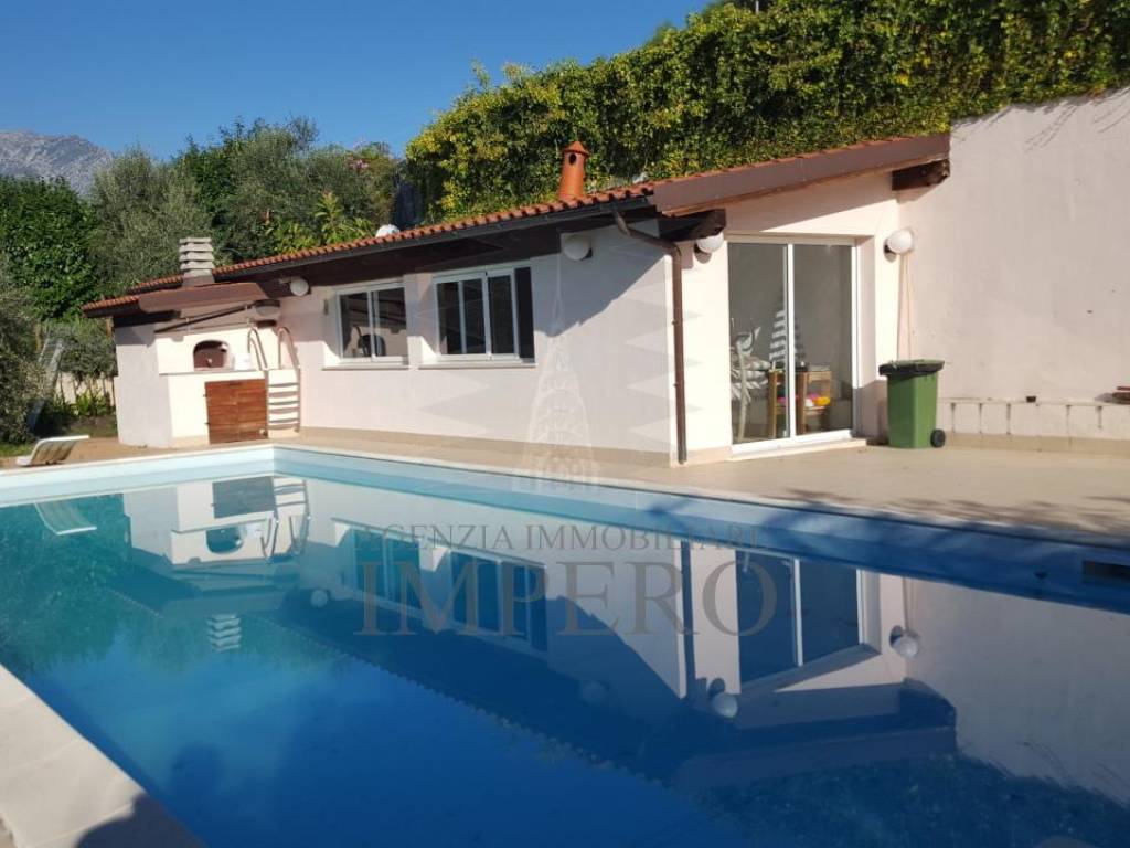 casa indipendente in vendita a Ventimiglia in zona Latte