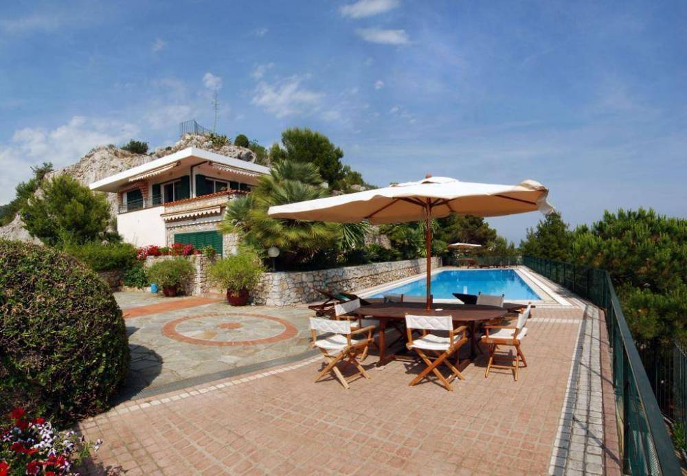 casa indipendente in vendita a Ventimiglia in zona Grimaldi