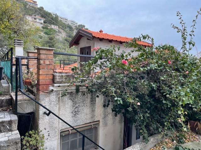 casa indipendente in vendita a Ventimiglia in zona Grimaldi