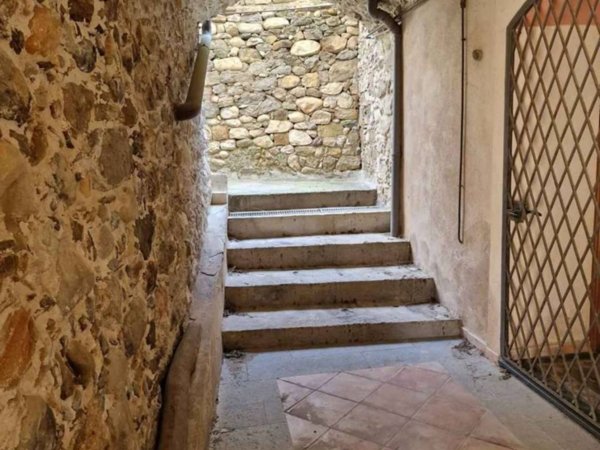 casa indipendente in vendita a Ventimiglia in zona Varase