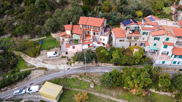 casa indipendente in vendita a Ventimiglia in zona Sealza