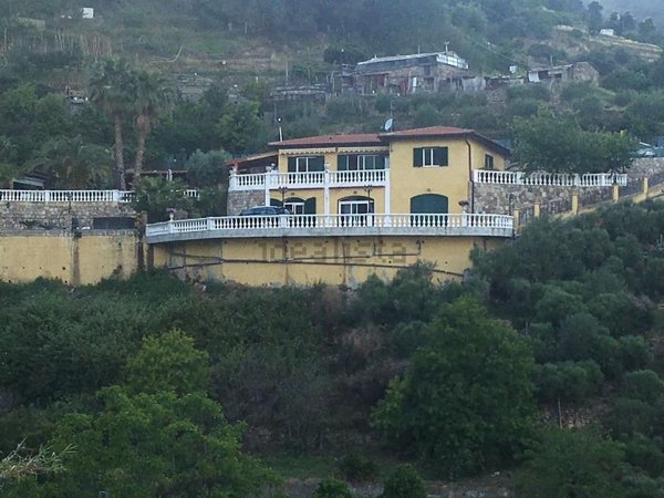 casa indipendente in vendita a Ventimiglia
