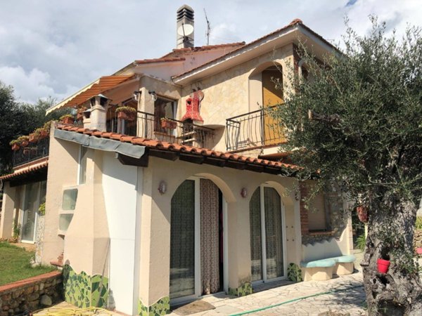 appartamento in vendita a Ventimiglia in zona Seglia / San Bernardo