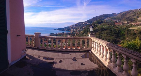casa indipendente in vendita a Ventimiglia in zona Latte