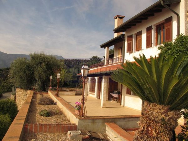 casa indipendente in vendita a Ventimiglia in zona Latte