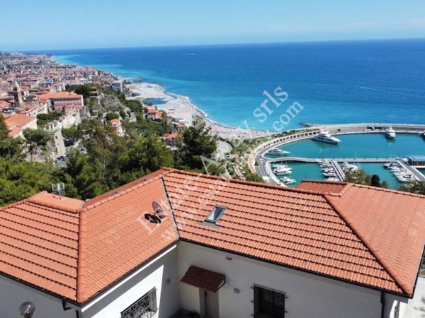 casa indipendente in vendita a Ventimiglia in zona Latte