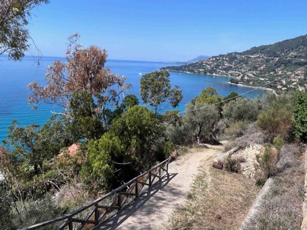 casa indipendente in vendita a Ventimiglia