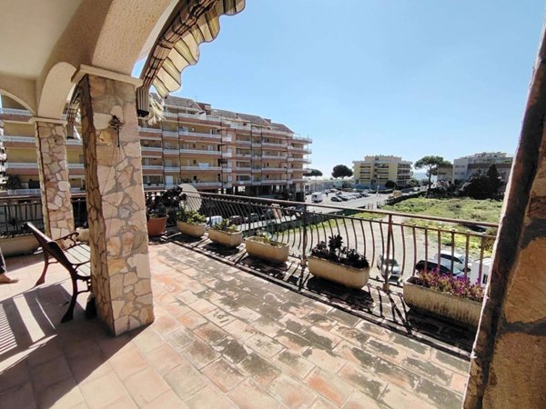 casa indipendente in vendita a Ventimiglia