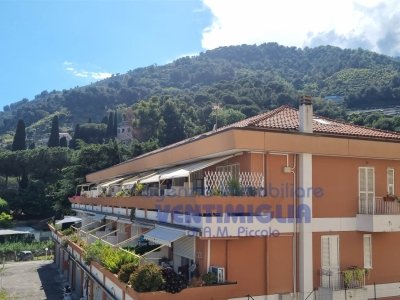 appartamento in vendita a Ventimiglia in zona Latte