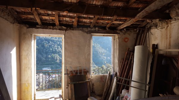 appartamento in vendita a Ventimiglia in zona Calvo