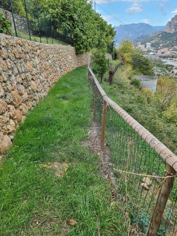 locale di sgombero in vendita a Ventimiglia