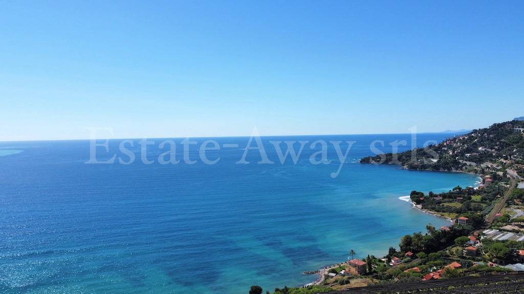 casa indipendente in vendita a Ventimiglia
