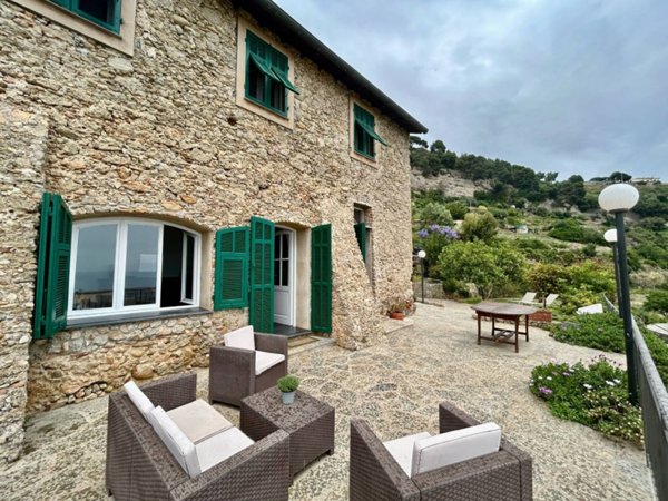 casa indipendente in vendita a Ventimiglia