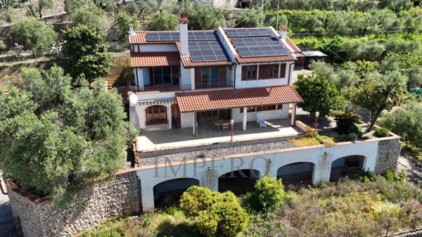casa indipendente in vendita a Ventimiglia in zona San Lorenzo