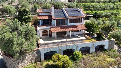 casa indipendente in vendita a Ventimiglia in zona San Lorenzo