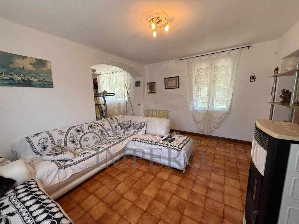 casa indipendente in vendita a Ventimiglia in zona Calvo