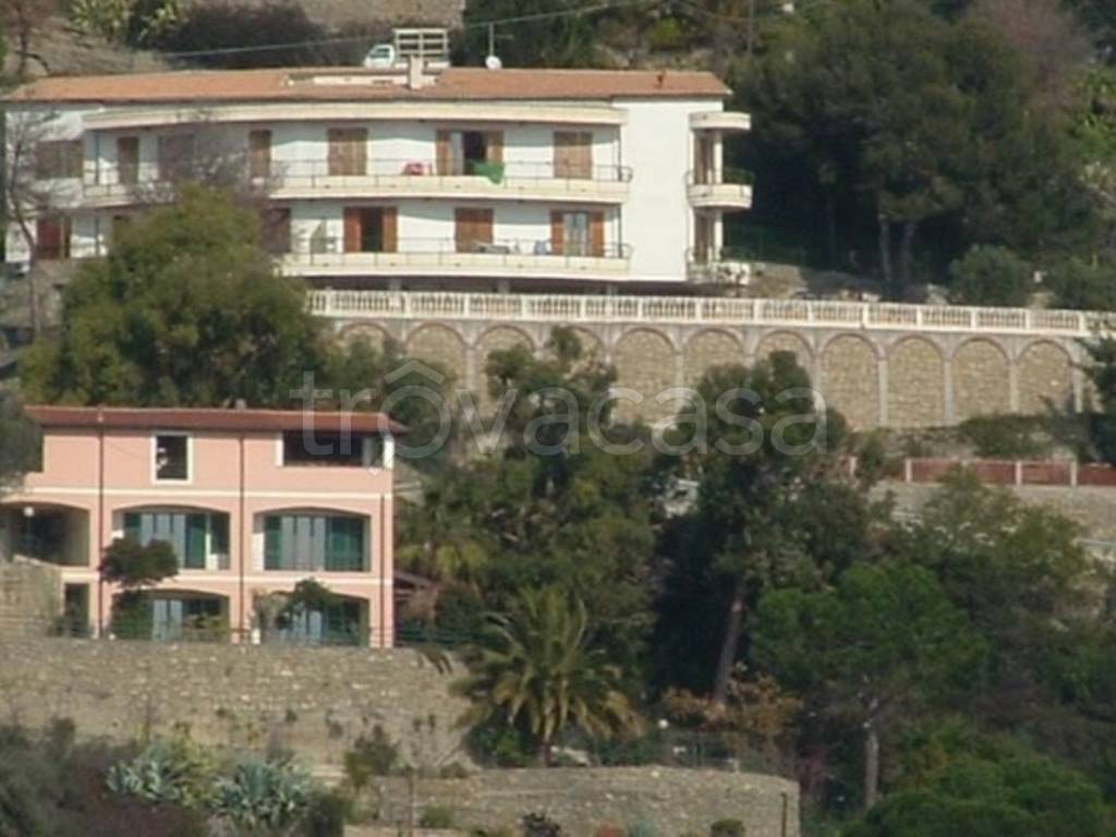 casa indipendente in vendita a Ventimiglia