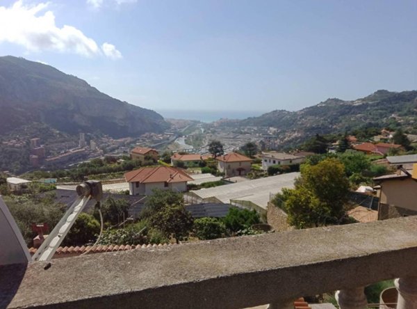 appartamento in vendita a Ventimiglia in zona Seglia / San Bernardo
