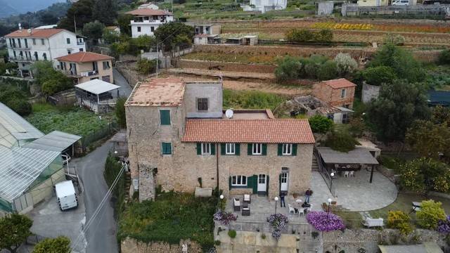 casa indipendente in vendita a Ventimiglia in zona Latte