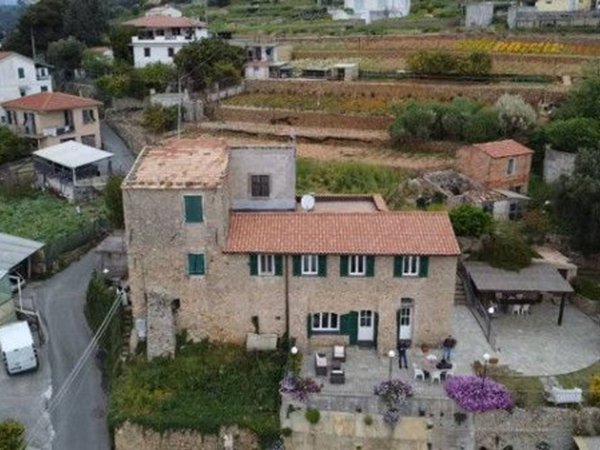 casa indipendente in vendita a Ventimiglia