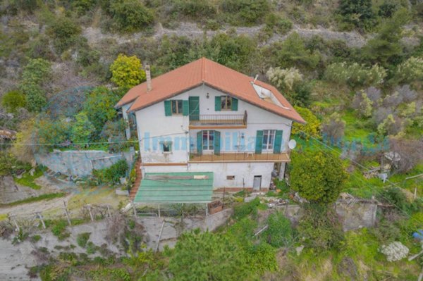 casa indipendente in vendita a Ventimiglia
