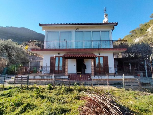 casa indipendente in vendita a Ventimiglia in zona Sealza